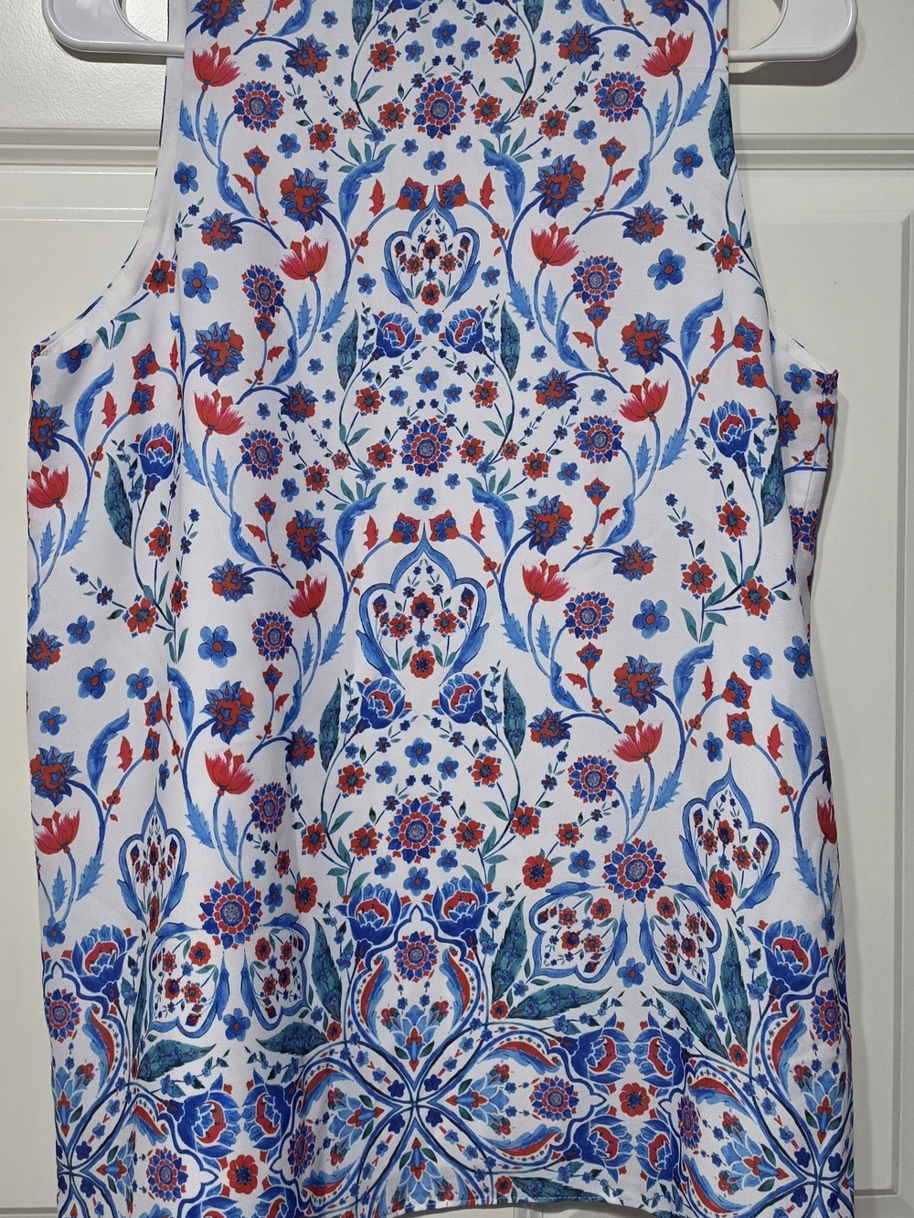 Adrienne Vittadini White Camisole with Blue & Red Floral Print Med. - Picture 2 of 6